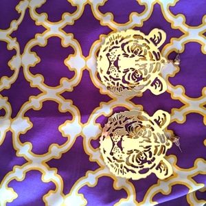 Tiger earrings gold